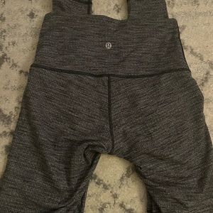 Black and white lululemon wonder under leggings! Full length, no pilling!